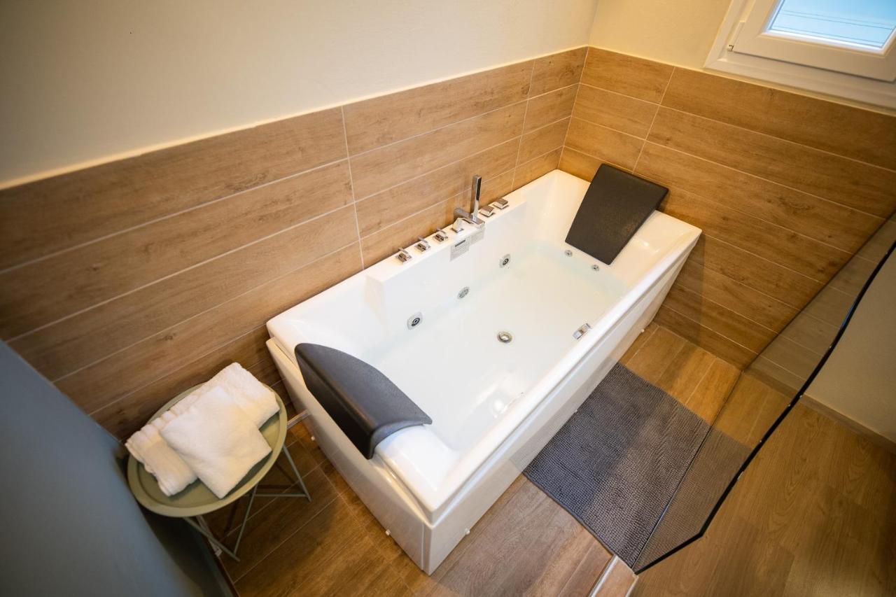 Belajo Central Apartment And Jacuzzi !! Volos Exteriör bild